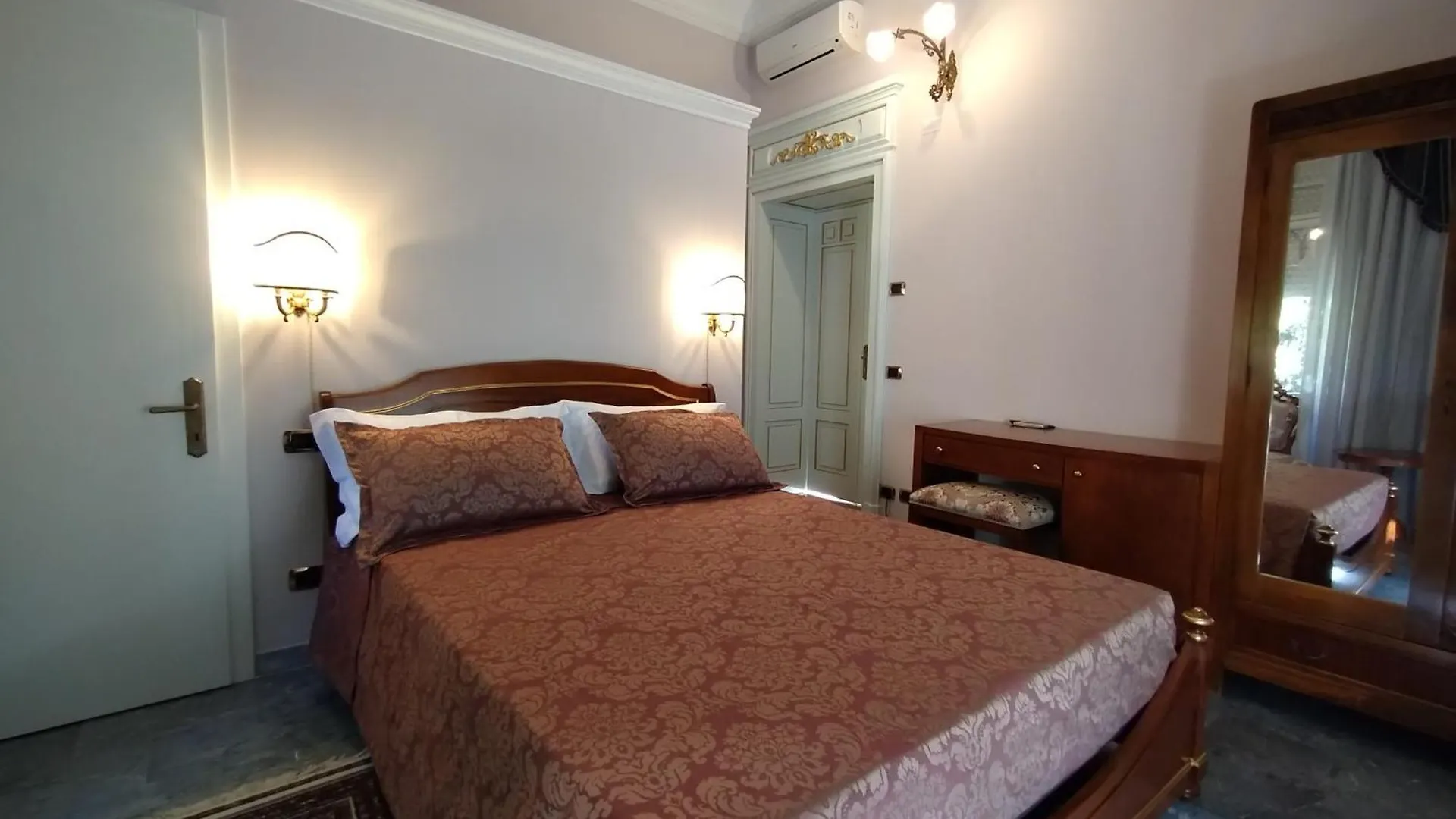 Nobili Libardi - Villa Basevi Vérone 0*,  Italie